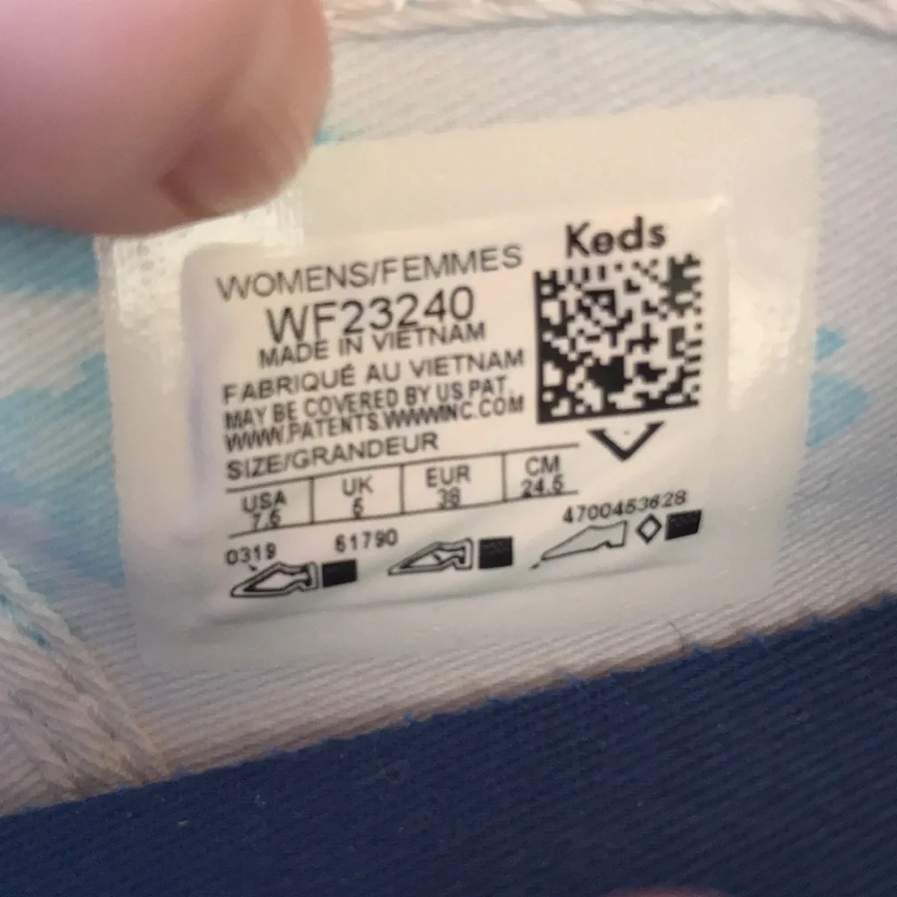 Keds size 7-1/2 7.5 hand painted Dreamfoam duck sneakers blue stars sun moon EUC